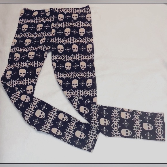 GIRL’S CHARLOTTE RUSSE SKULL FACES & GRAPHIC DESIGN CROPPED LEGGINGS SIZE L - Picture 2 of 2